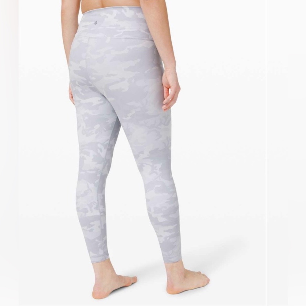 Lululemon Wunder Under High-Rise Tight 25" *Luxtreme
Size 12